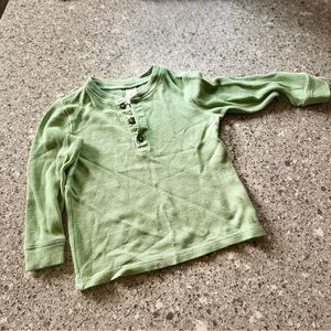 Carter’s l Green Boy’s Long Sleeve Henley Shirt l Size: 2T